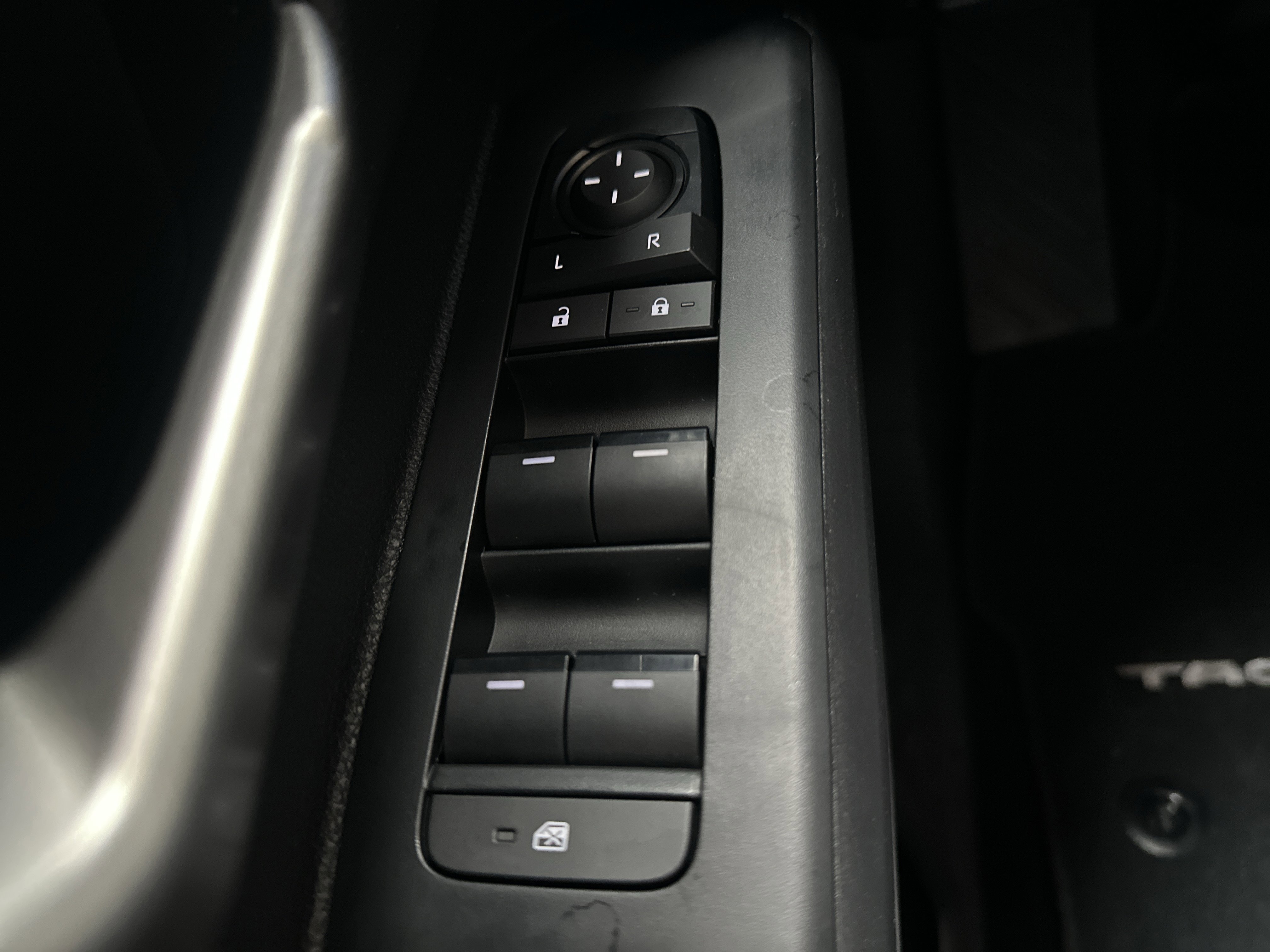 Certified 2025 Toyota Tacoma TRD Off-Road image 21