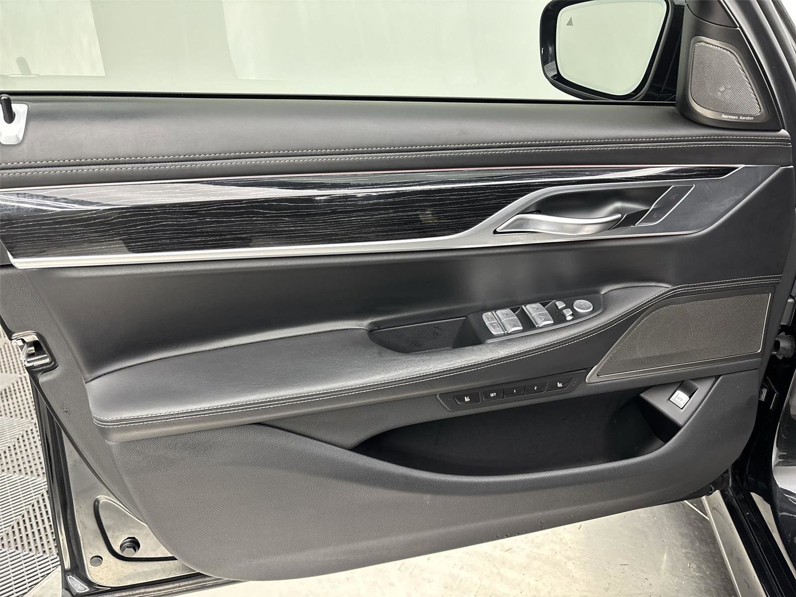 Used 2020 BMW 750i xDrive w/ Executive Package image 26