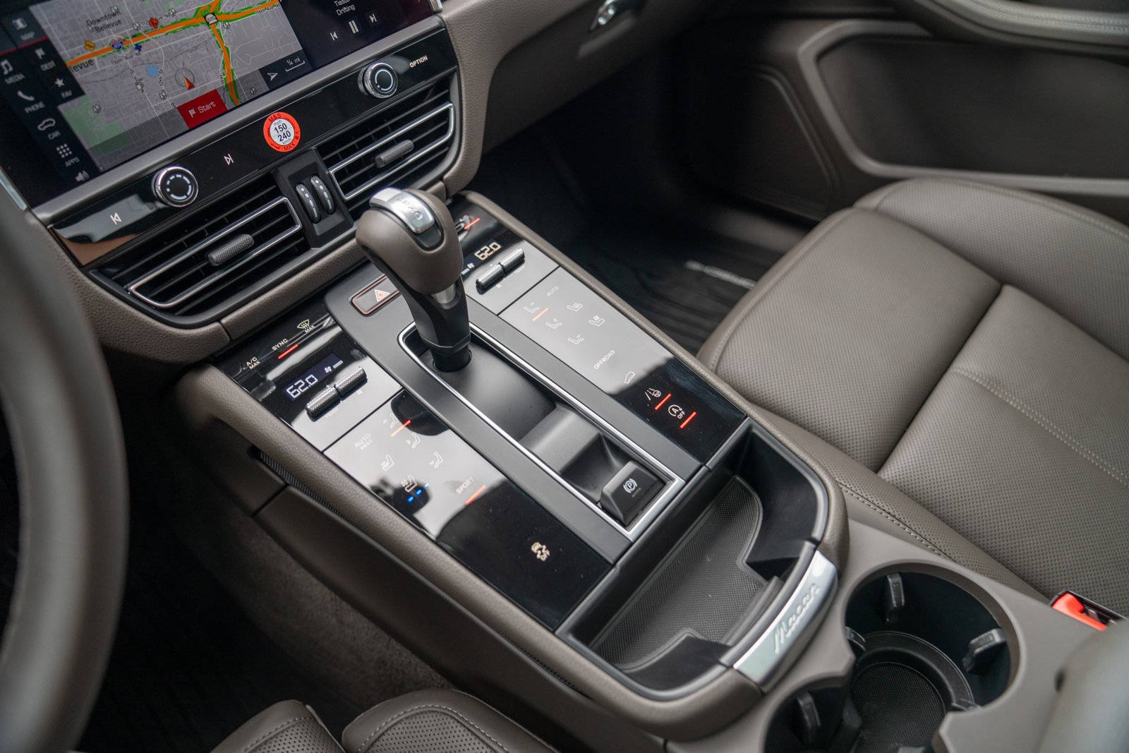 Certified 2026 Porsche Macan AWD/4WD image 19