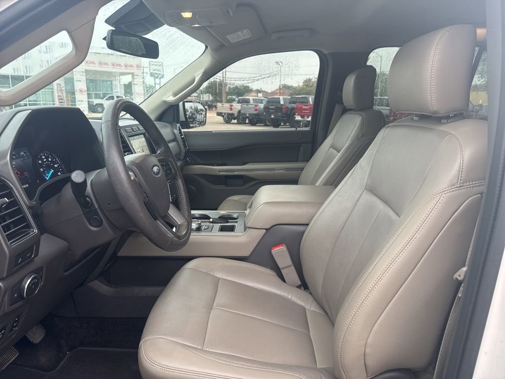Used 2018 Ford Expedition XLT w/ Equipment Group 202A image 4