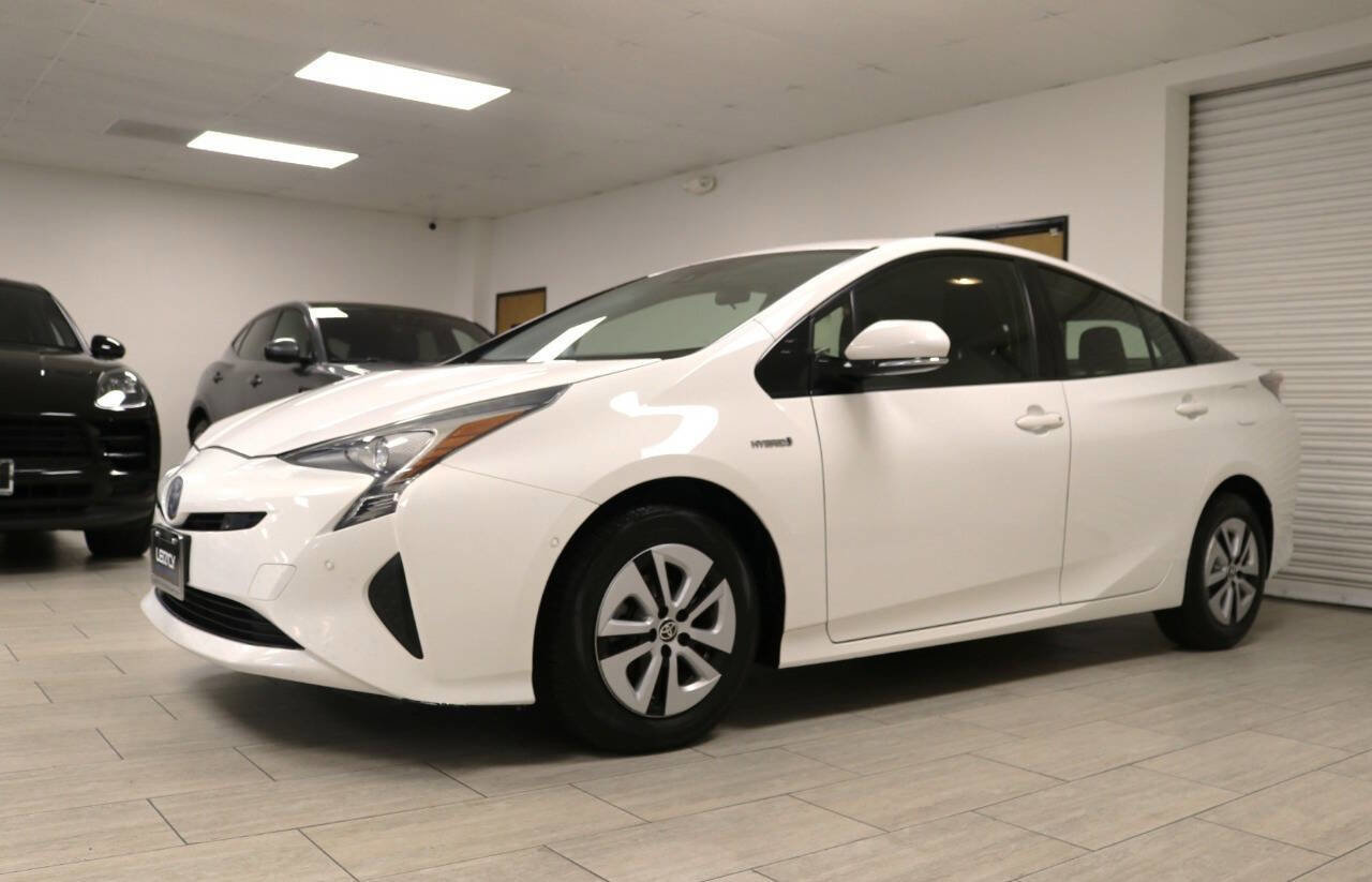 Used 2018 Toyota Prius Three image 3