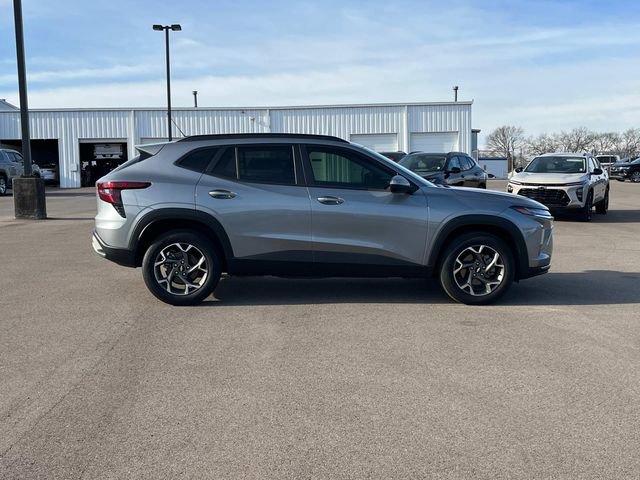 Certified 2025 Chevrolet Trax LT w/ LT Convenience Package image 3