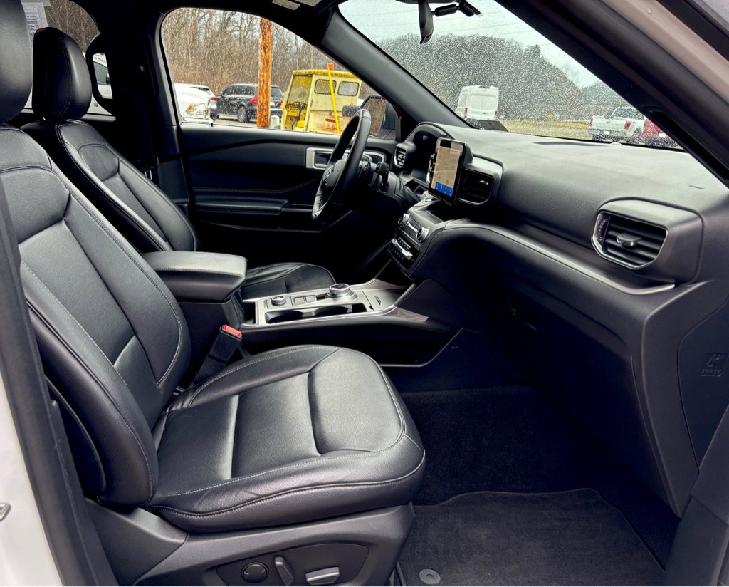 Used 2020 Ford Explorer XLT w/ Equipment Group 202A image 14