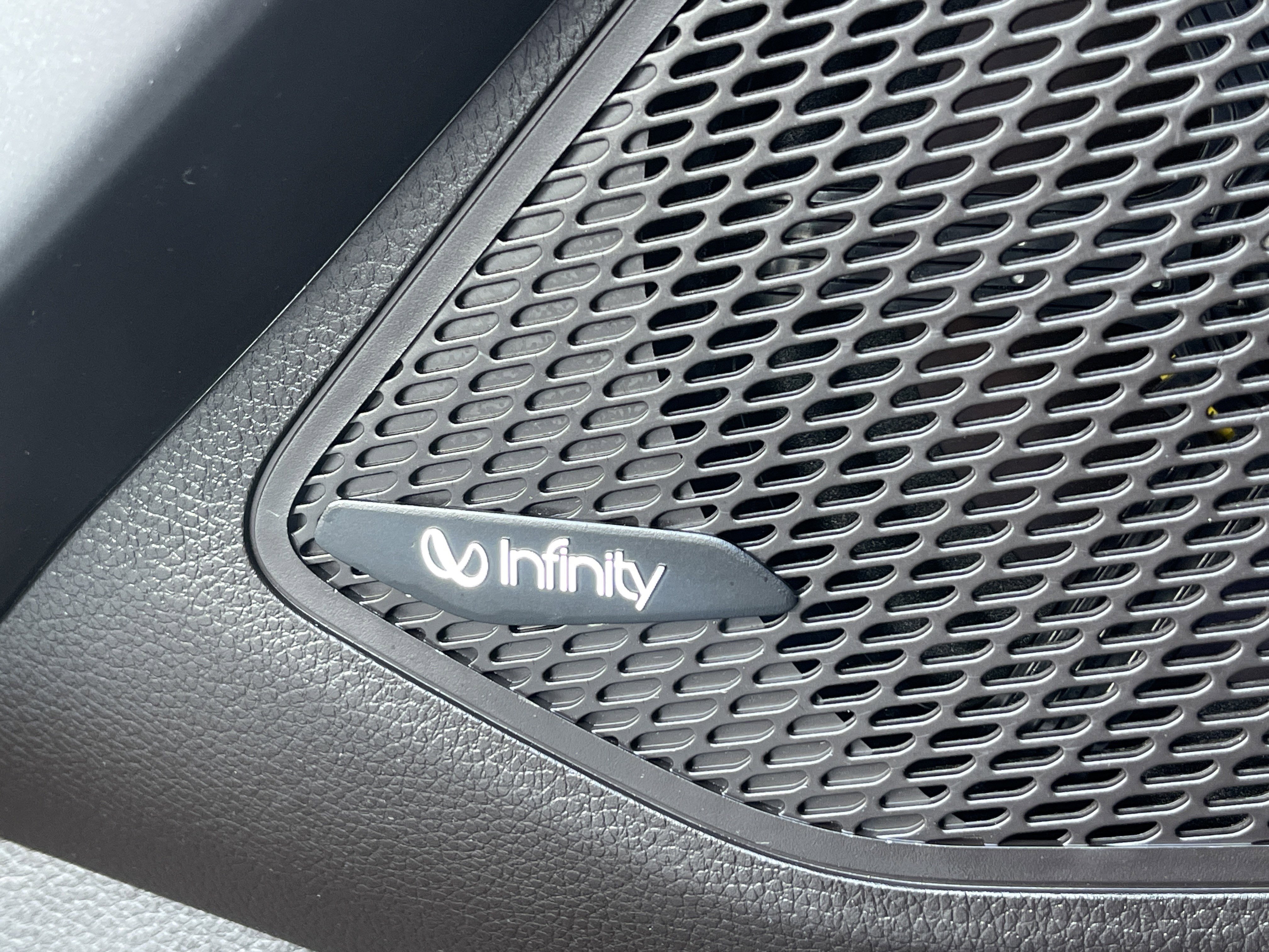 Used 2017 Hyundai Santa Fe Sport w/ 2.4L Tech Package 04 image 28