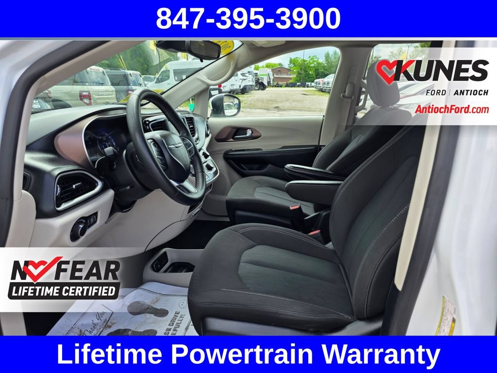 Used 2023 Chrysler Voyager LX FWD image 26