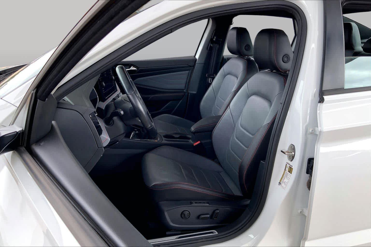 Used 2025 Volkswagen Jetta GLI Autobahn FWD image 8