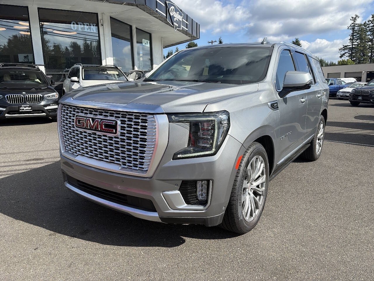 Used 2024 GMC Yukon Denali w/ Denali Reserve Package AWD/4WD image 1