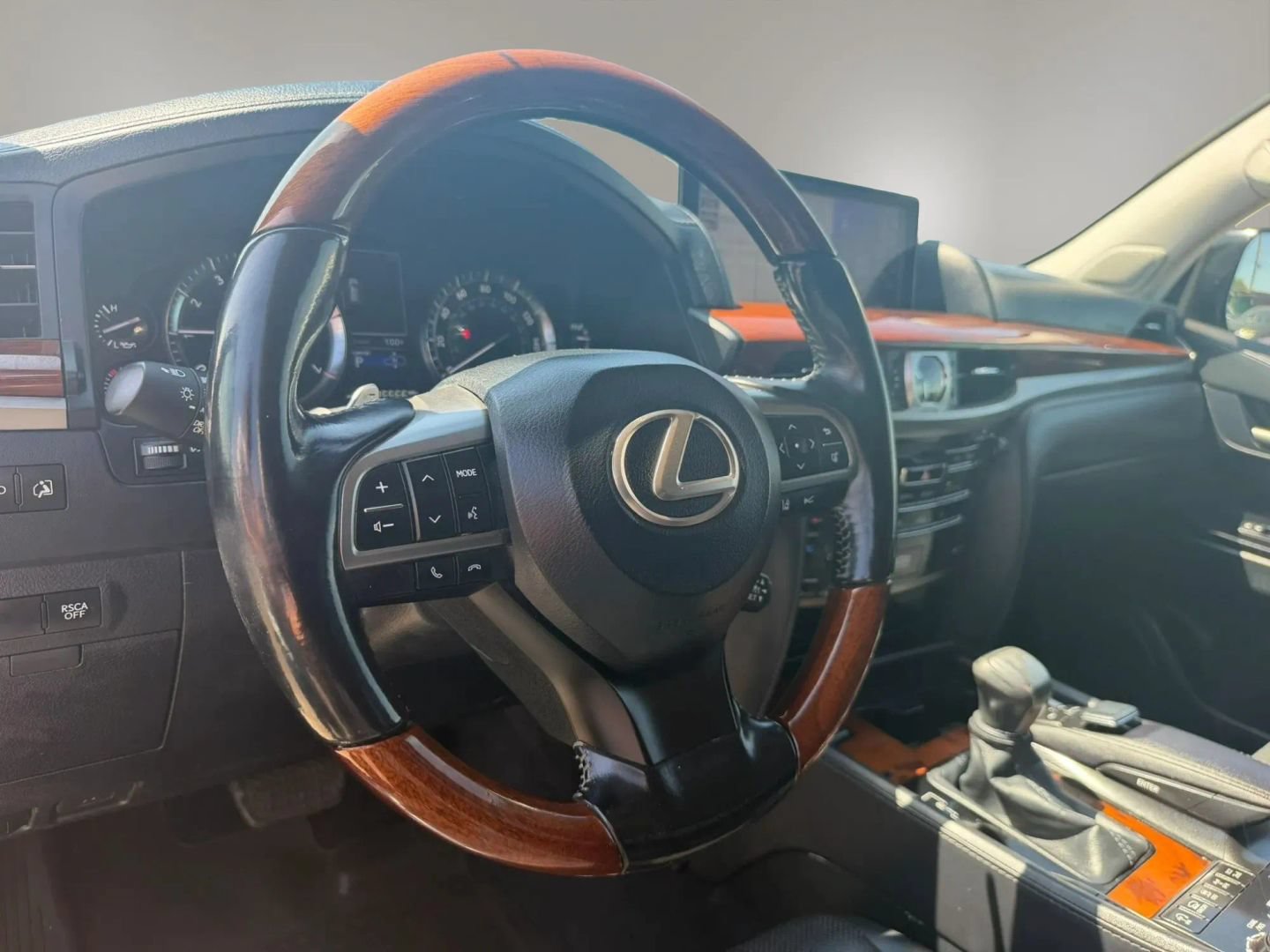 Used 2017 Lexus LX 570 4WD w/ Luxury Package image 12