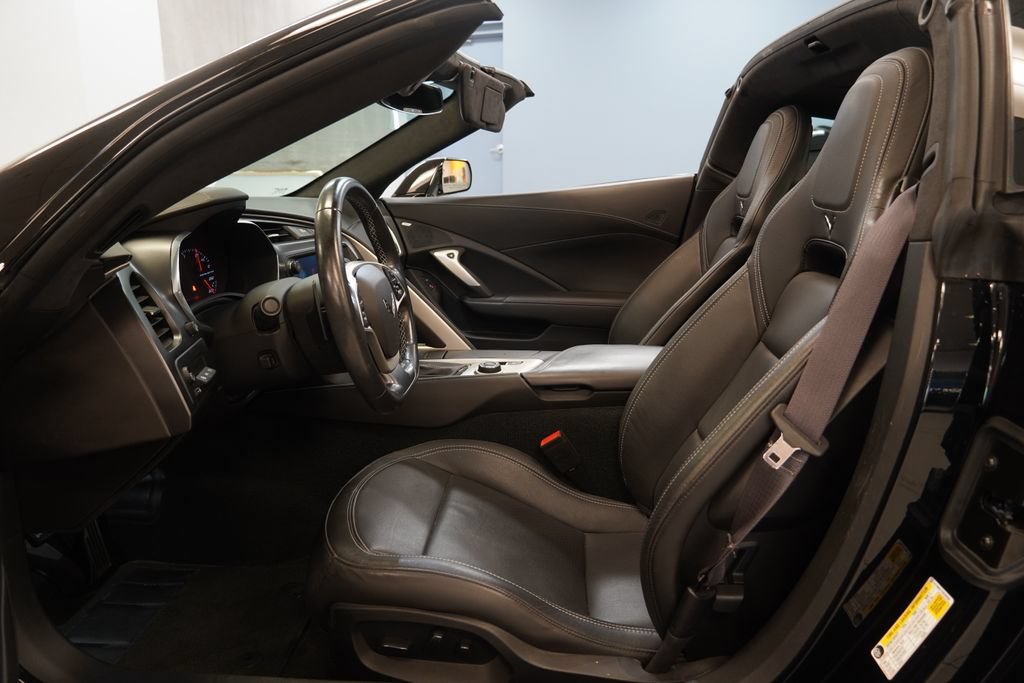 Used 2017 Chevrolet Corvette Stingray Coupe RWD image 5