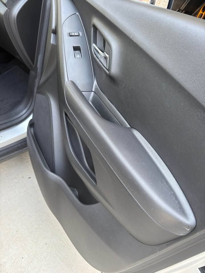 Used 2020 Chevrolet Trax LT w/ LT Convenience Package FWD image 11