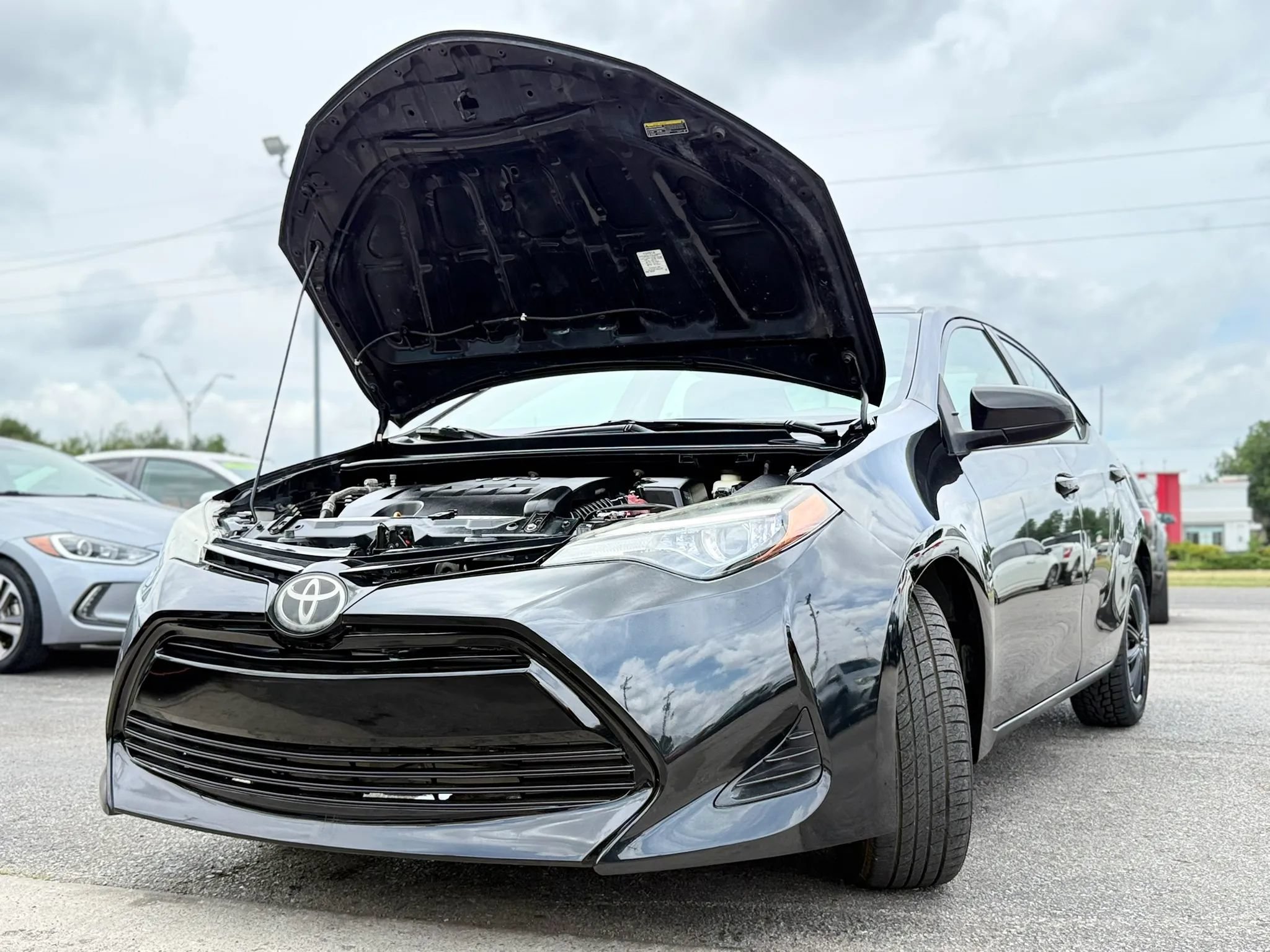 Used 2017 Toyota Corolla LE FWD image 8