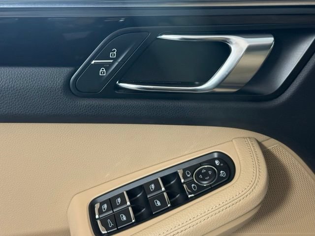 Used 2020 Porsche Macan AWD/4WD image 15