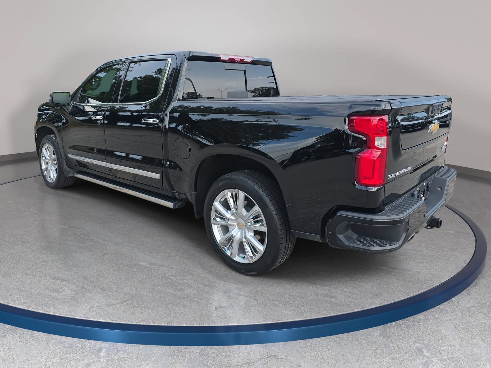 Used 2023 Chevrolet Silverado 1500 High Country w/ High Country Premium Package AWD/4WD image 7