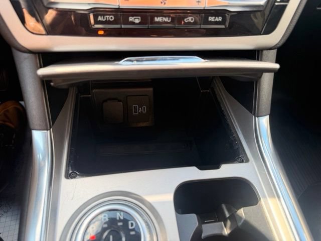 Used 2022 Ford Explorer XLT w/ Equipment Group 202A AWD/4WD image 26