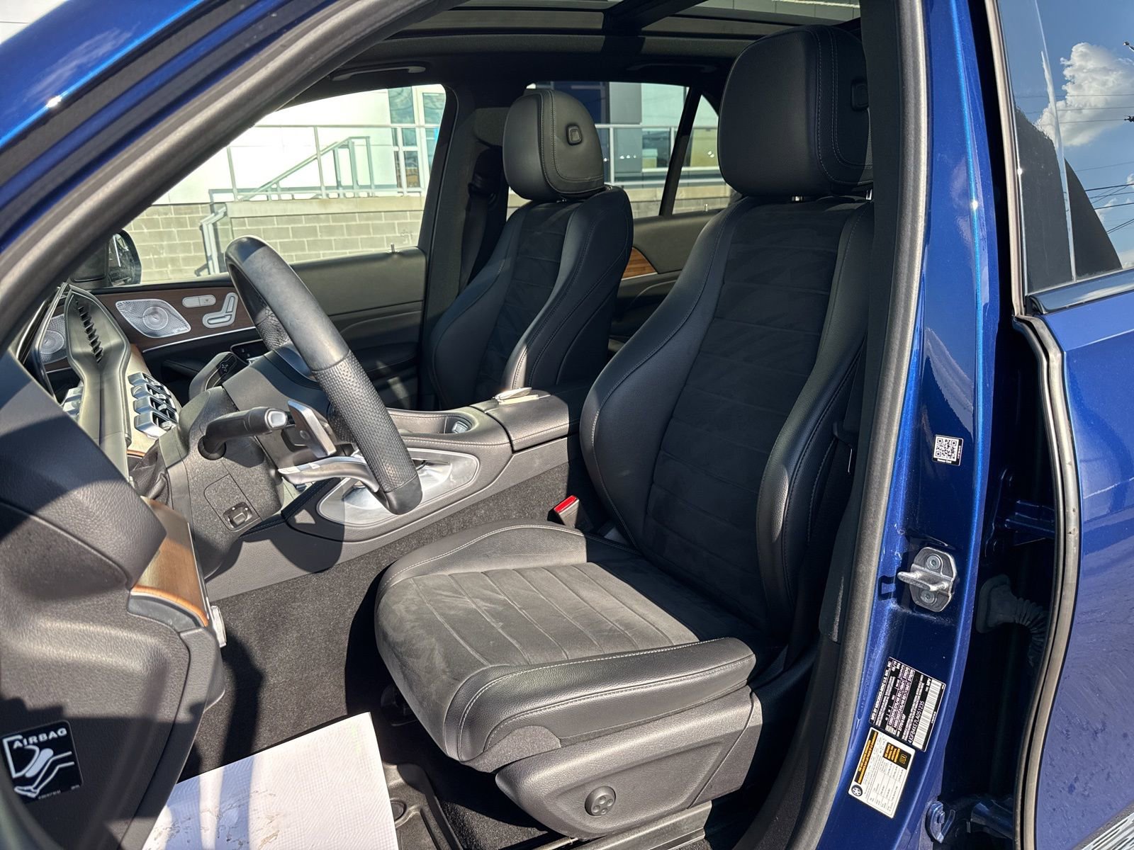 Used 2020 Mercedes-Benz GLE 350 4MATIC image 2