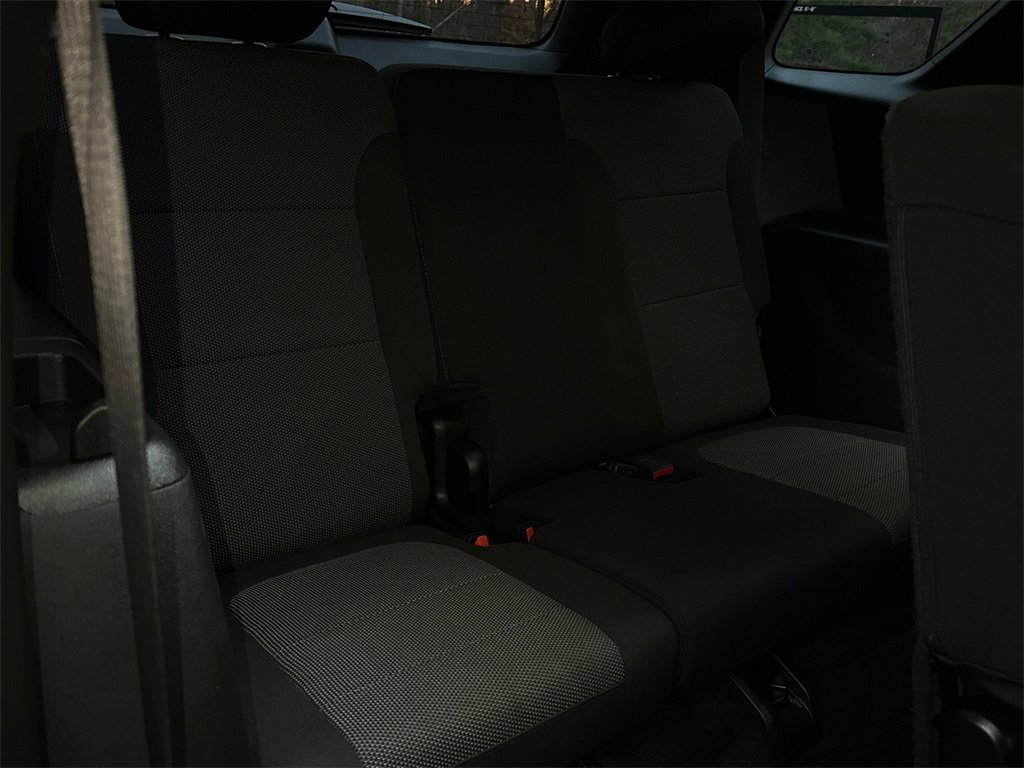 Used 2022 Chevrolet Traverse LT w/ Midnight/Sport Edition image 17