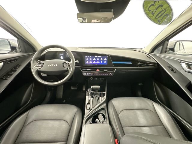 Used 2023 Kia Niro SX image 3