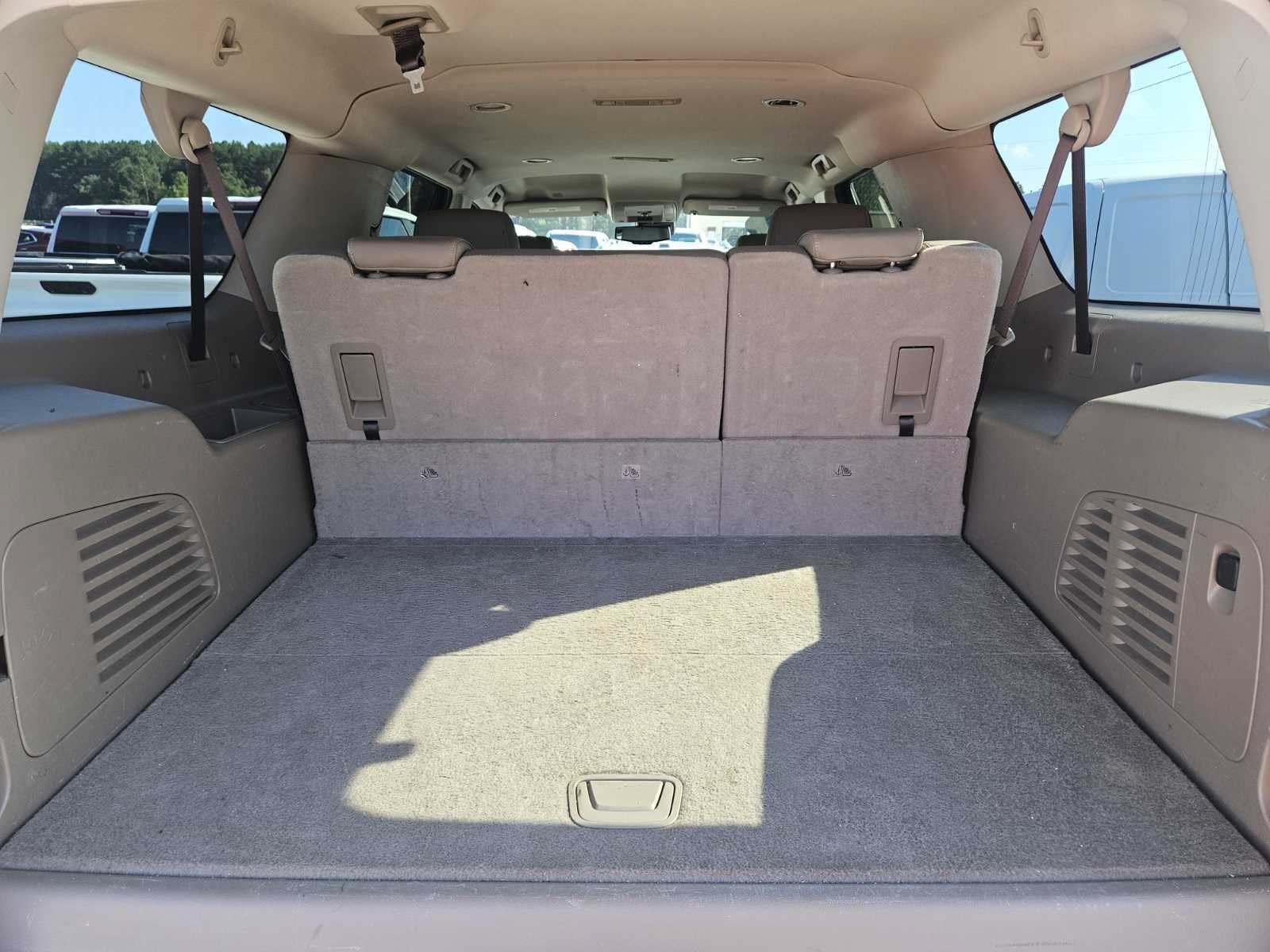 Used 2020 Chevrolet Suburban LT RWD image 13