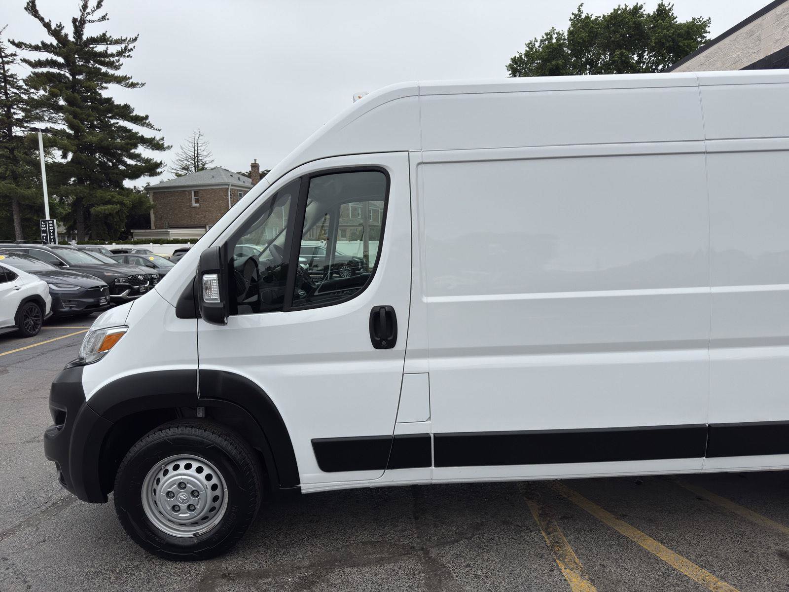 Used 2025 RAM ProMaster 2500 w/ Convenience Group FWD image 2
