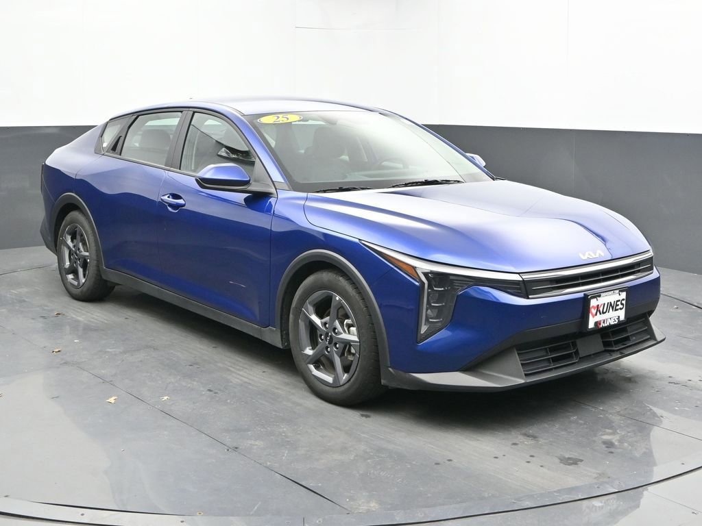 Used 2025 Kia K4 LXS FWD image 3