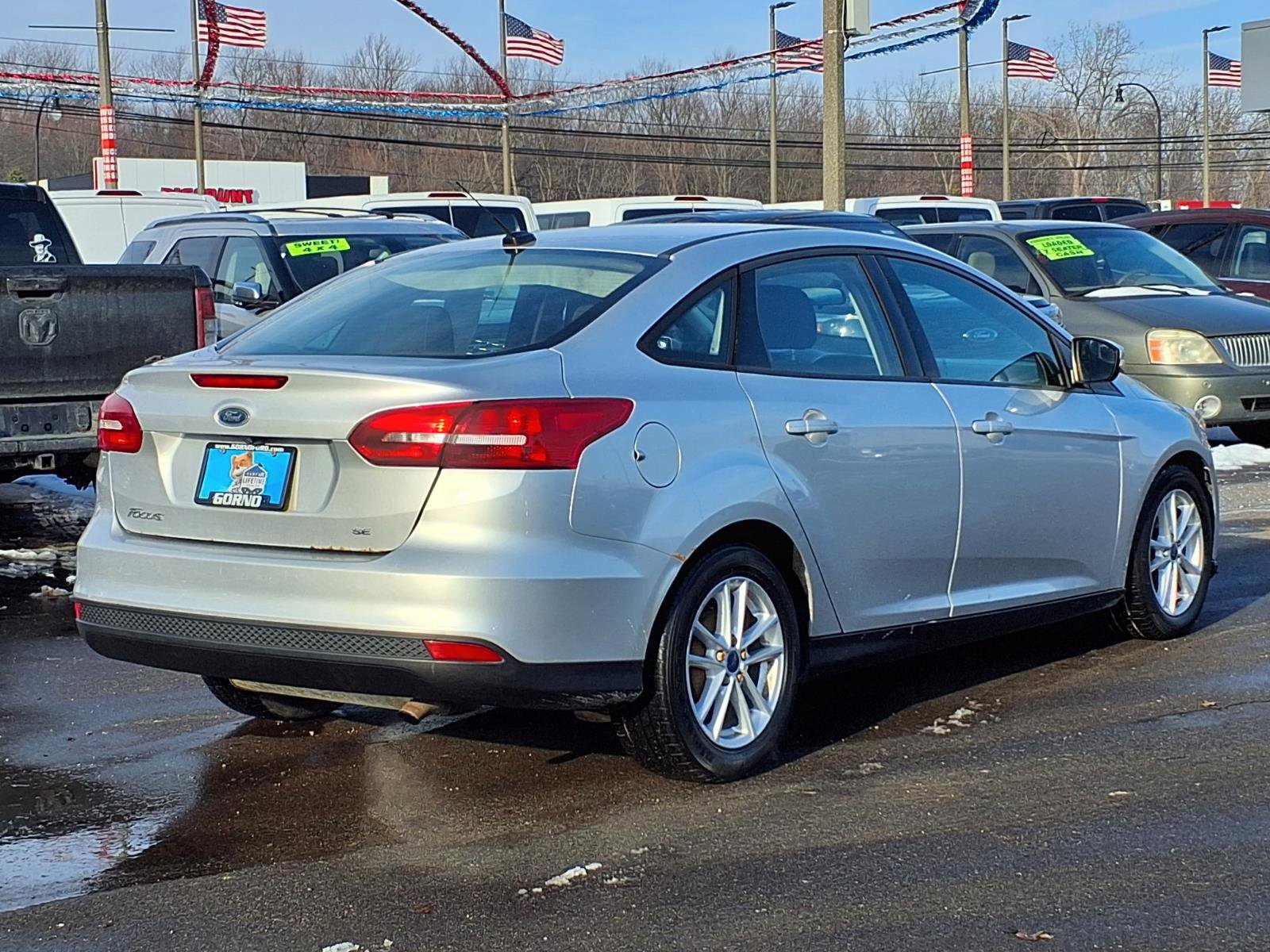 Used 2017 Ford Focus SE image 2