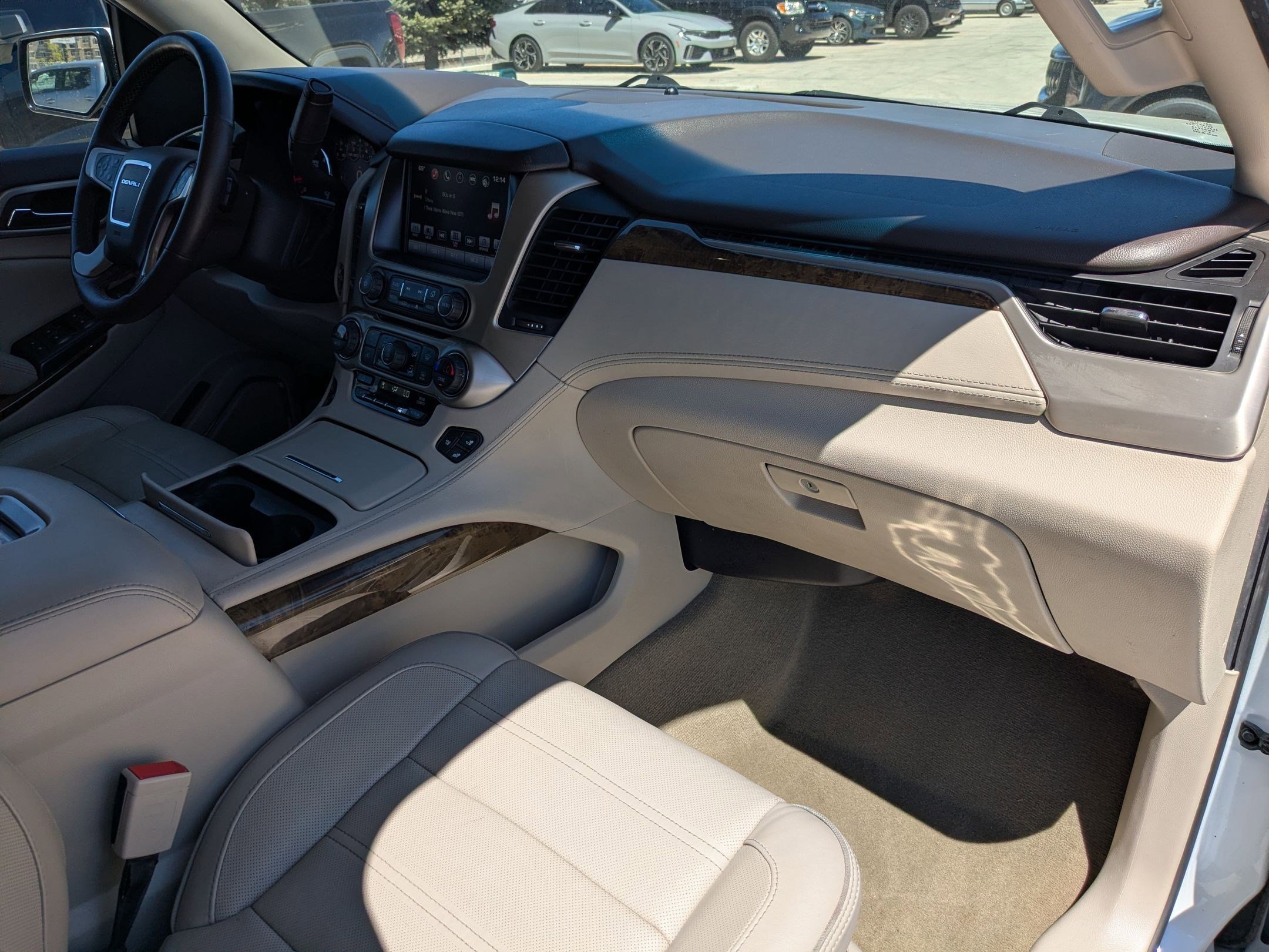 Used 2016 GMC Yukon XL Denali w/ Open Road Package AWD/4WD image 29