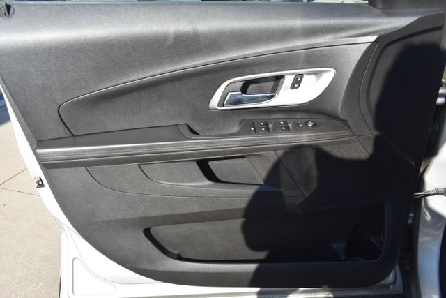 Used 2017 Chevrolet Equinox LS FWD image 16