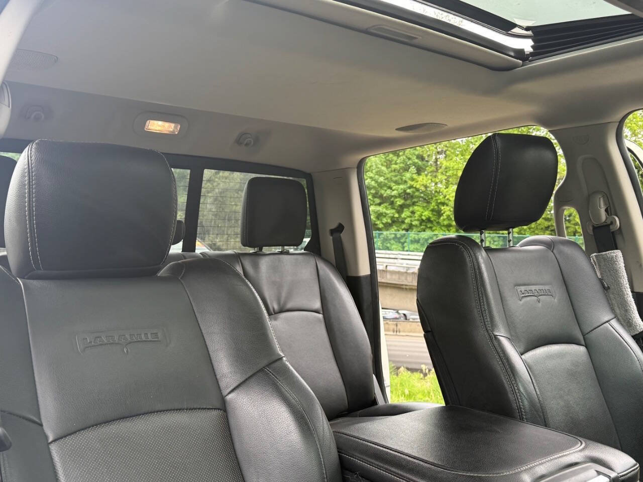 Used 2016 RAM 1500 Laramie w/ Convenience Group AWD/4WD image 11