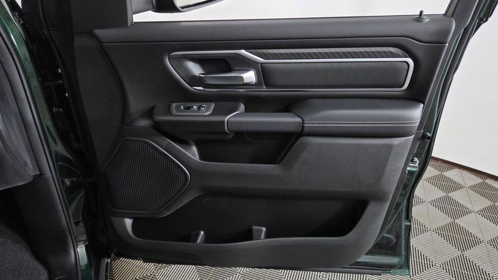 New 2026 RAM 1500 4x4 Crew Cab image 28