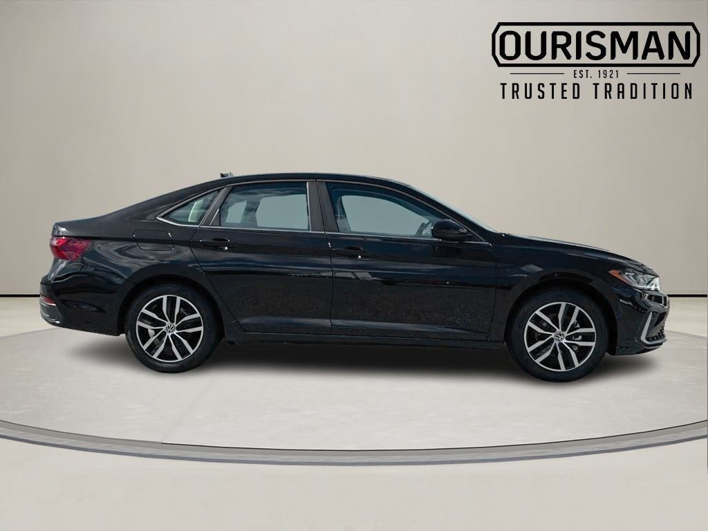 New 2025 Volkswagen Jetta SE image 3