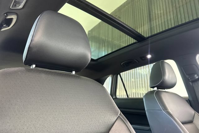 Used 2020 Volkswagen Atlas Cross Sport SE w/ Panoramic Sunroof Package FWD image 17