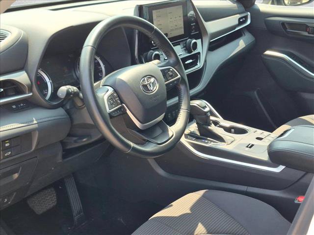 Used 2023 Toyota Highlander LE AWD/4WD image 10