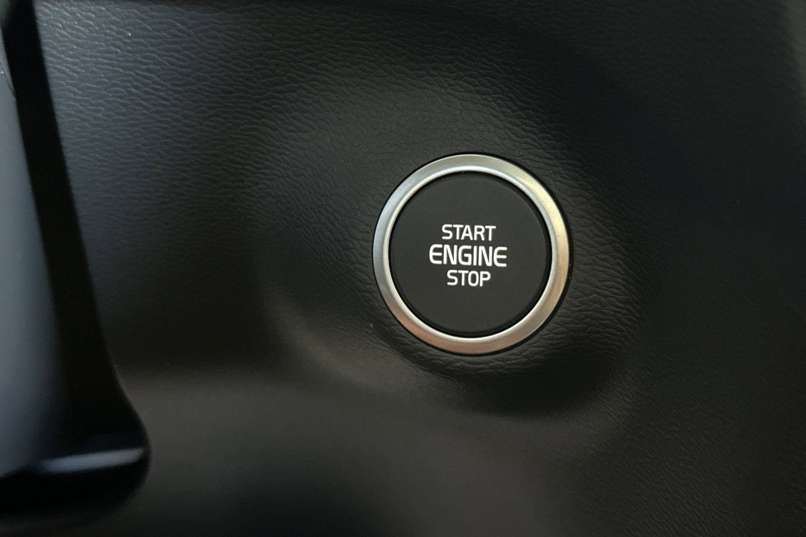 New 2026 Volvo XC40 B5 Ultra w/ Protection Package image 25