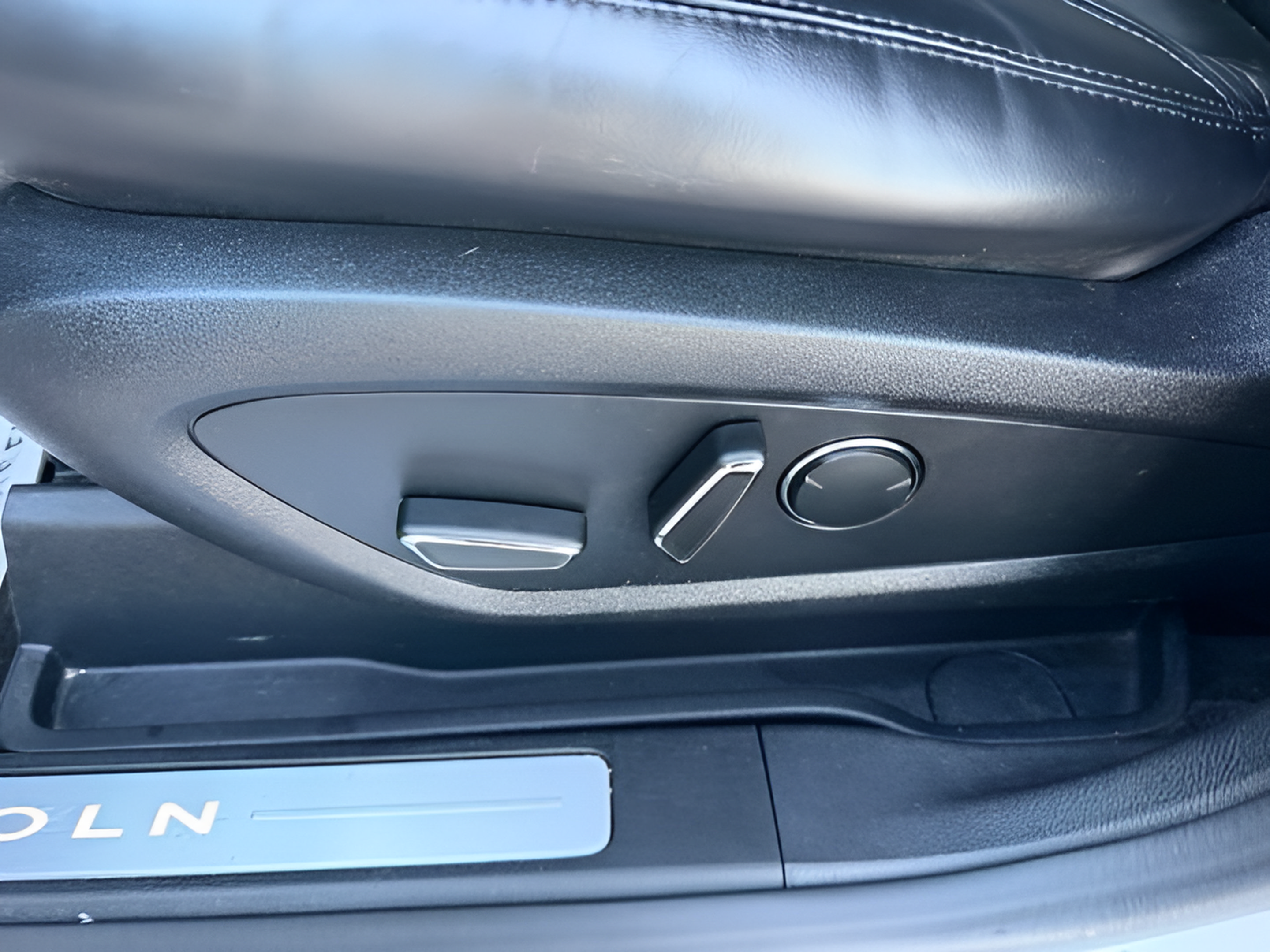 Used 2016 Lincoln MKC Select w/ Select Plus Package FWD image 22