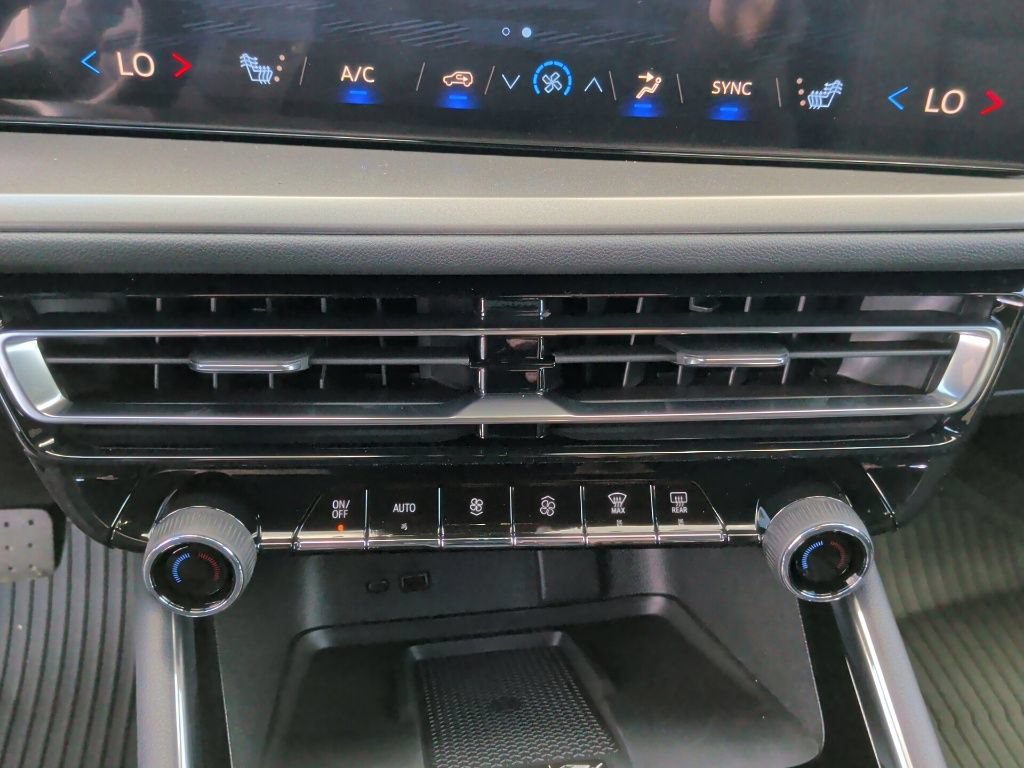 New 2027 Chevrolet Traverse LT w/ Midnight/Sport Edition FWD image 27