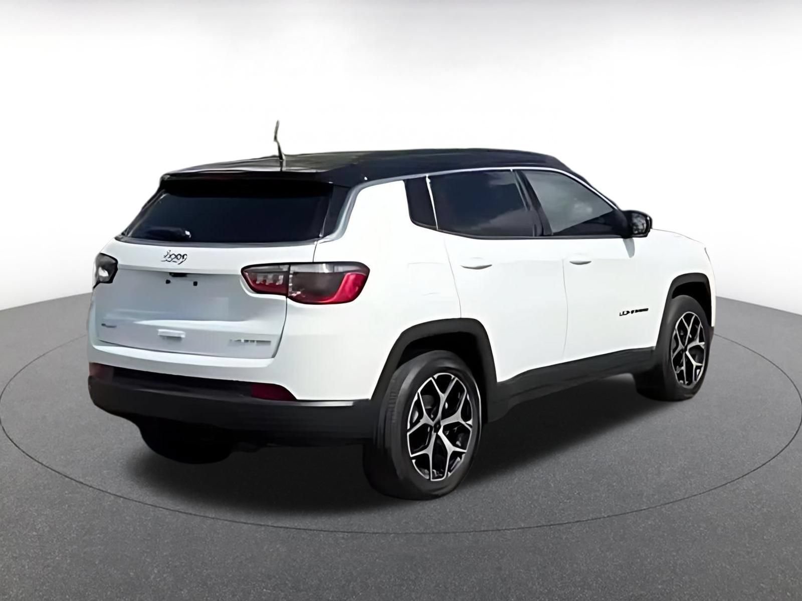 Used 2025 Jeep Compass Limited AWD/4WD image 12