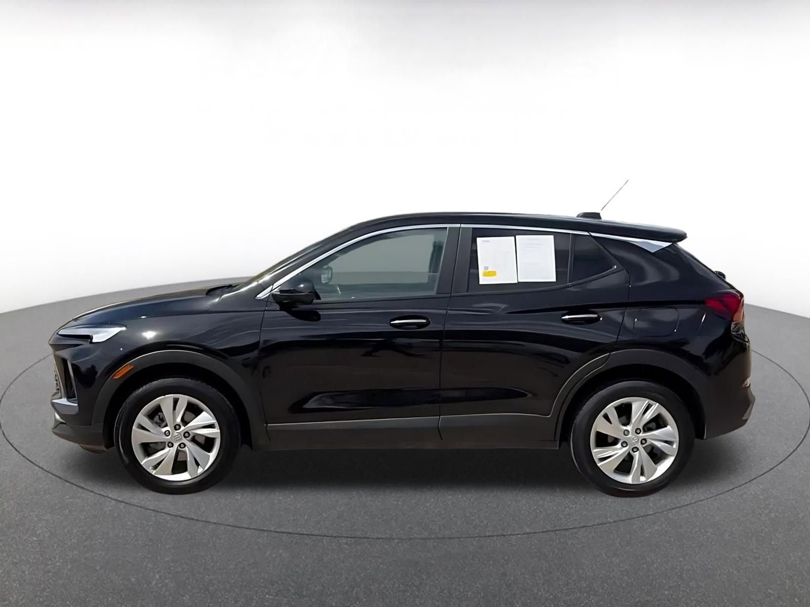 Used 2025 Buick Encore GX Preferred AWD/4WD image 9