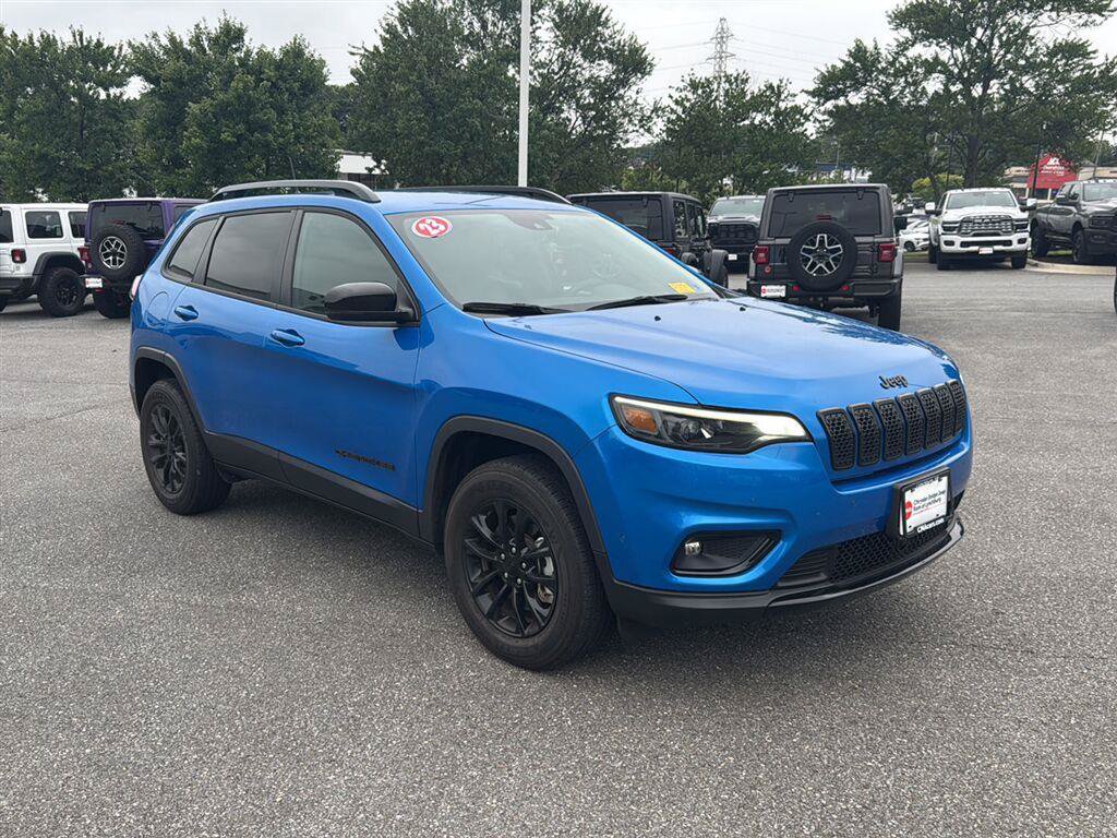 Used 2023 Jeep Cherokee Altitude Lux AWD/4WD image 3