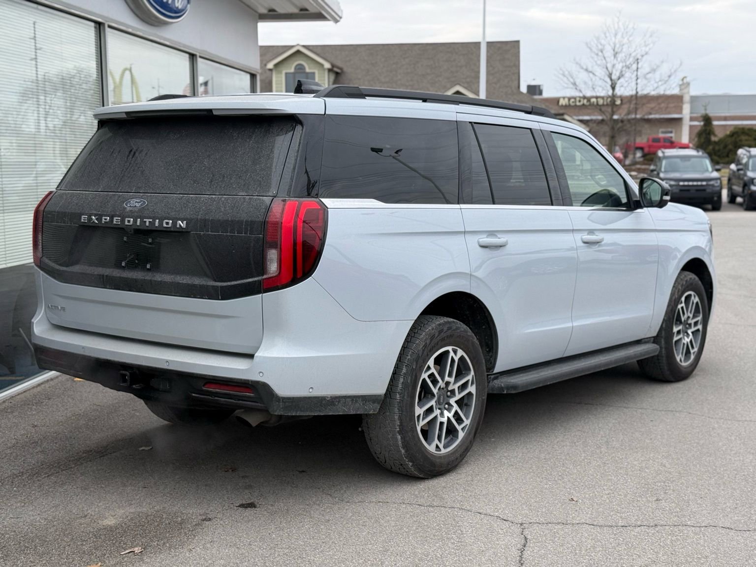 Used 2025 Ford Expedition Active image 6