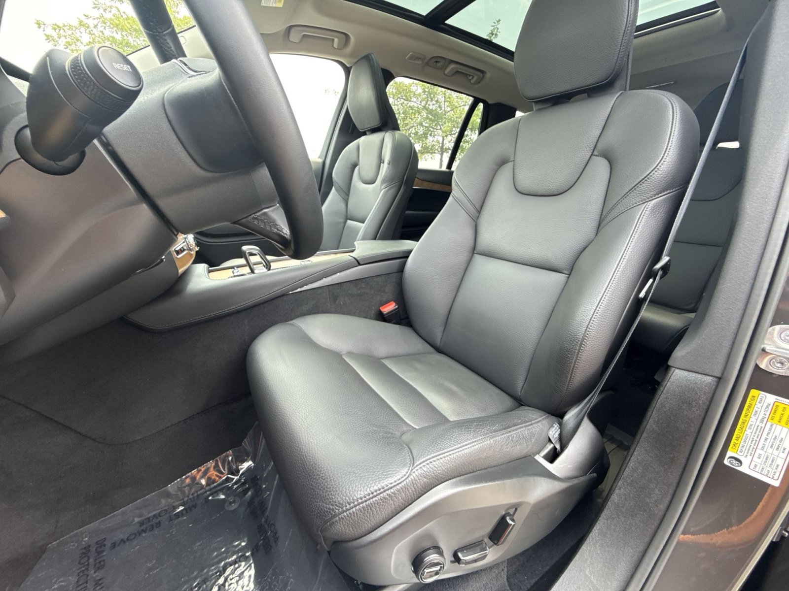 Used 2024 Volvo XC90 T8 Plus w/ Protection Package Premier AWD/4WD image 13