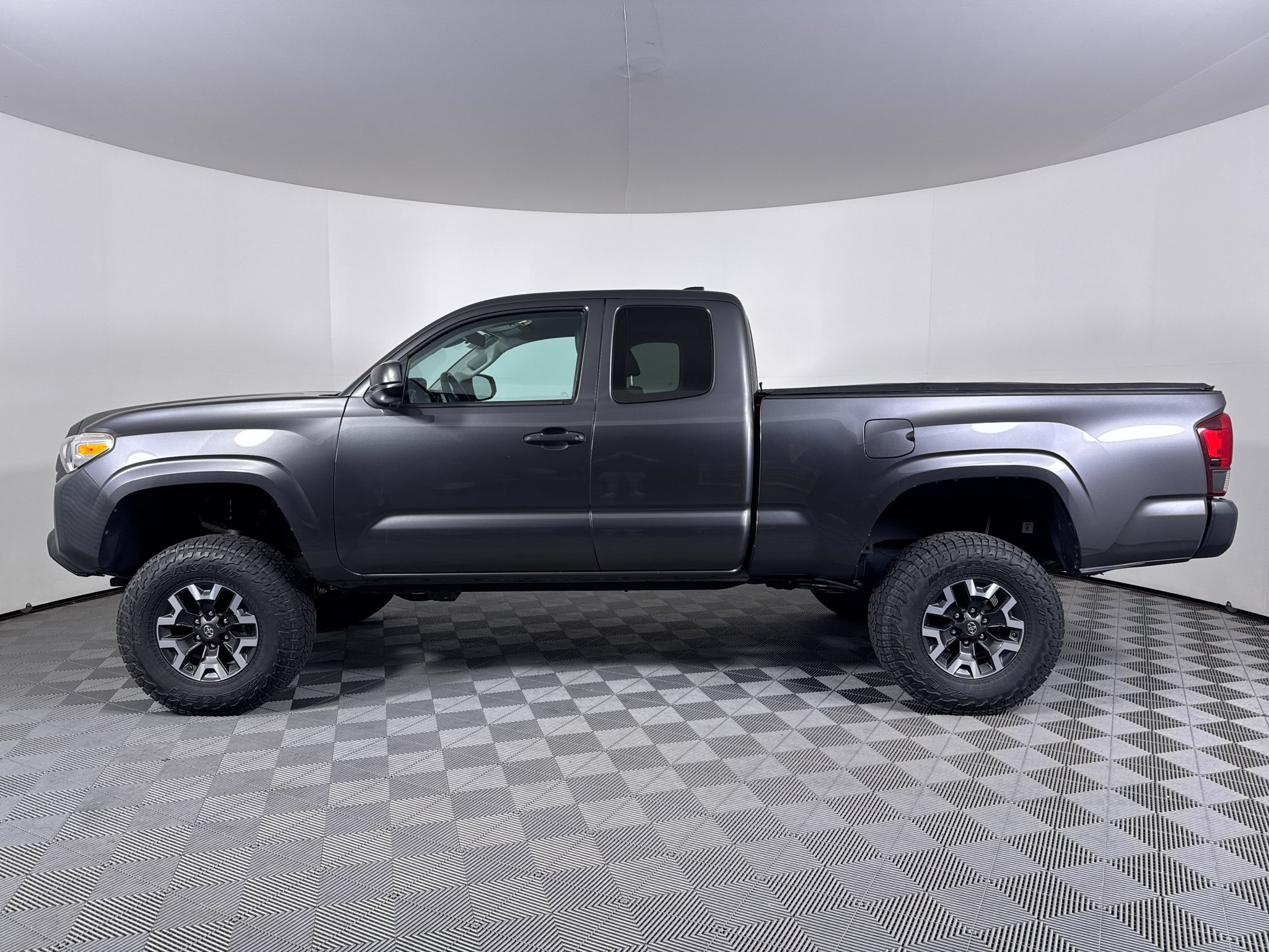 Used 2021 Toyota Tacoma SR AWD/4WD image 10