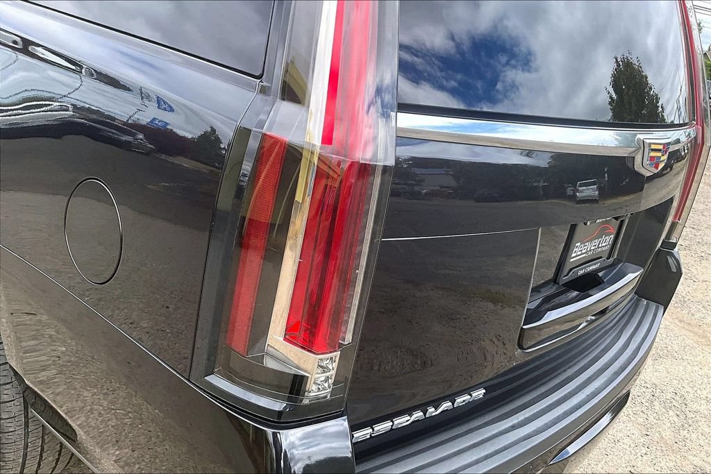 Used 2019 Cadillac Escalade ESV Premium Luxury w/ LPO, Escalade Noir Package AWD/4WD image 28