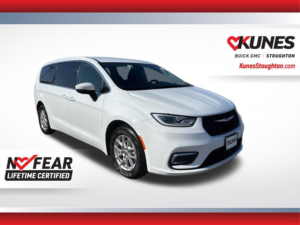 Used 2023 Chrysler Pacifica Touring-L image 1