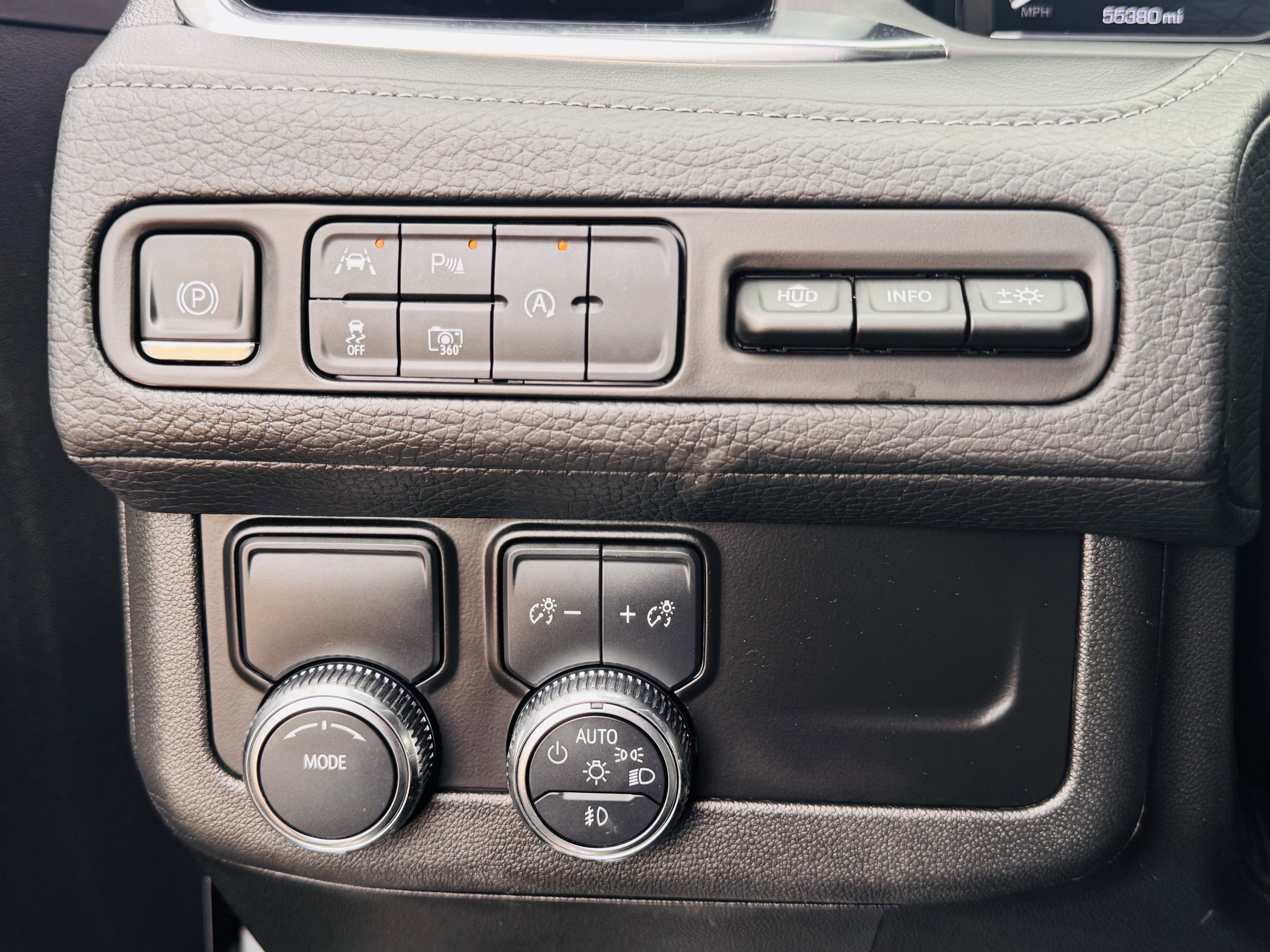 Used 2024 GMC Yukon XL Denali image 21