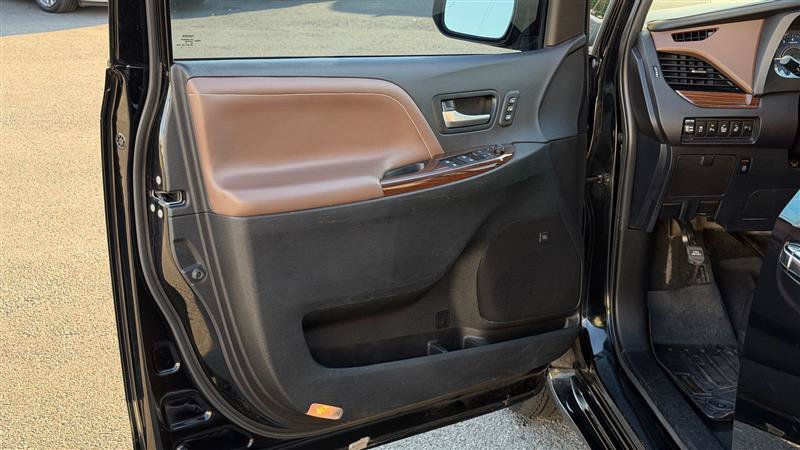 Used 2017 Toyota Sienna Limited Premium FWD image 20