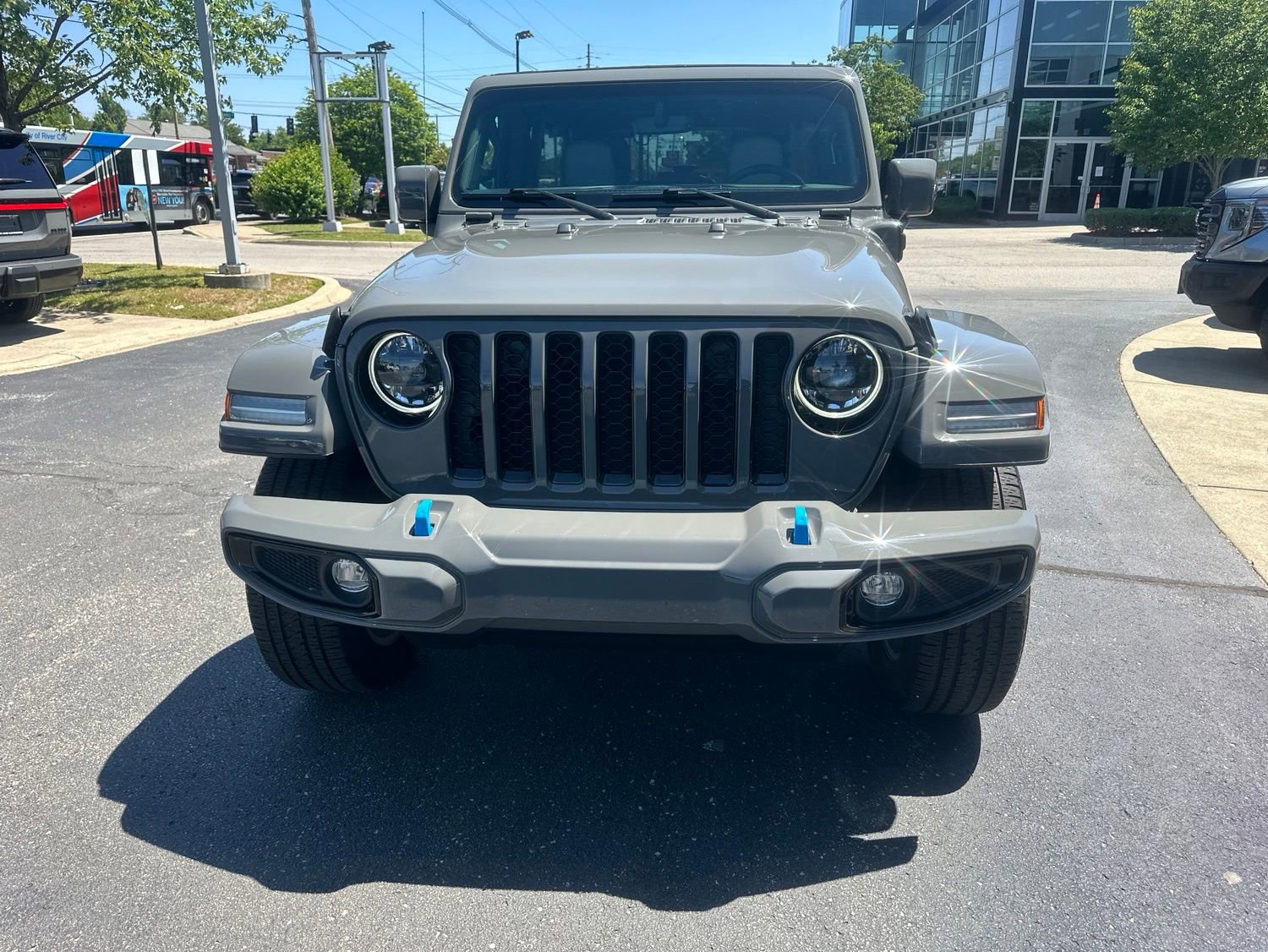 Used 2023 Jeep Wrangler Unlimited Sahara AWD/4WD image 8