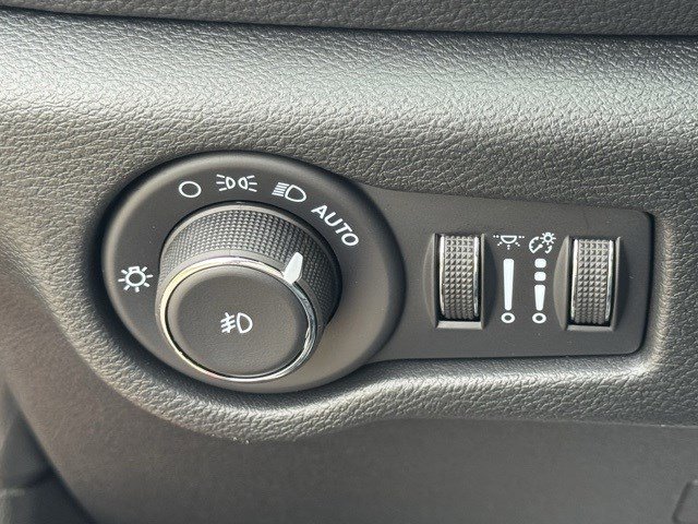 New 2026 Chrysler Pacifica Select image 13