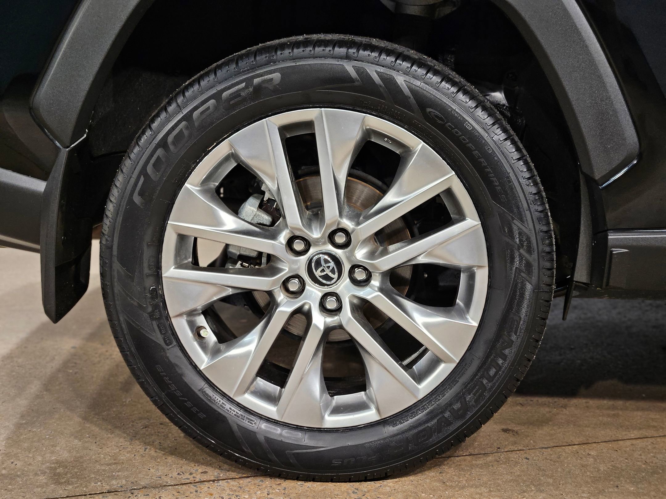 Used 2020 Toyota RAV4 Limited image 17