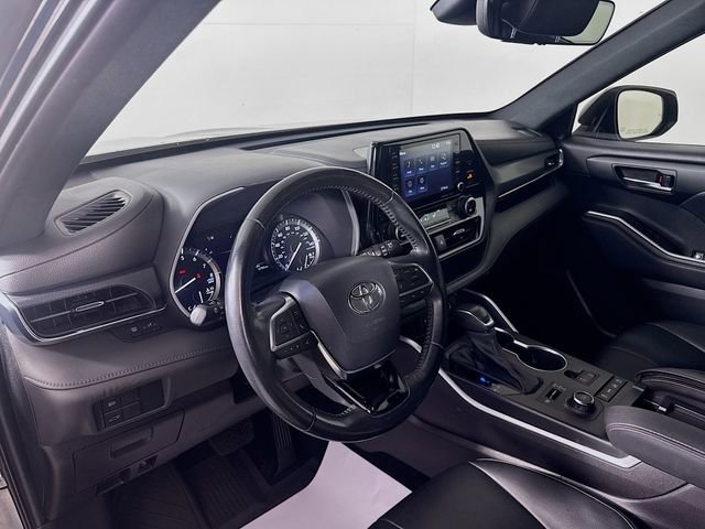 Used 2021 Toyota Highlander XSE AWD/4WD image 11