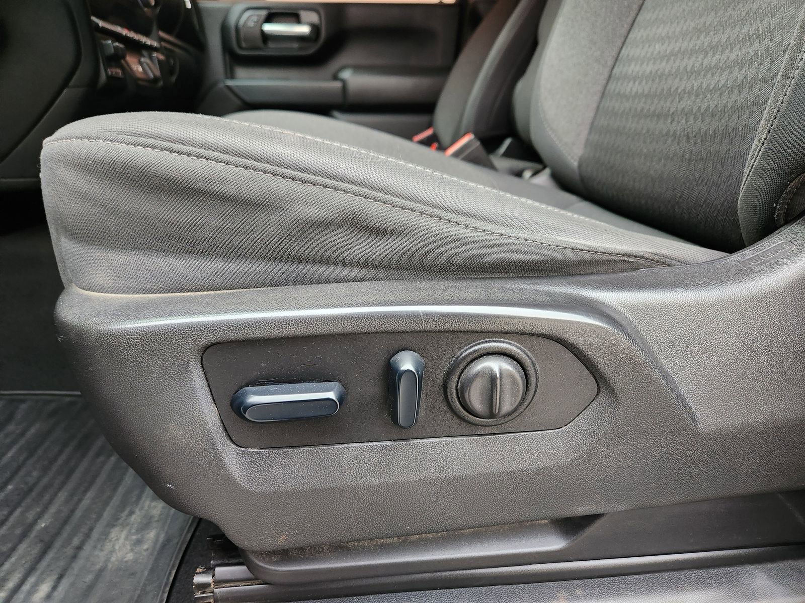 Used 2022 Chevrolet Silverado 2500 Custom w/ Custom Value Package image 28